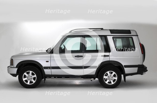 2003 Land Rover Discovery Artist: Unknown.