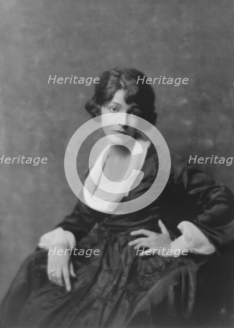 Moss, Marion Joy, Miss, portrait photograph, 1917 Aug. 30. Creator: Arnold Genthe.