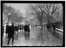 Street scene, Washington, D.C., between 1913 and 1918. Creator: Harris & Ewing.