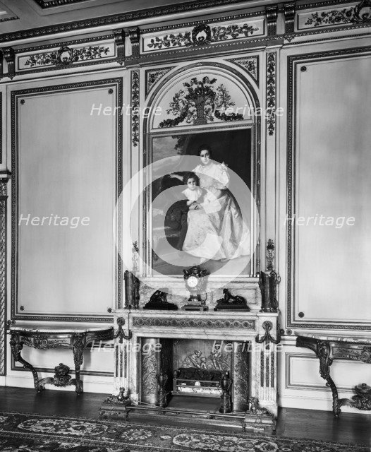 Dining room fireplace, Bath House, 82 Piccadilly, London, 1911. Artist: Henry Bedford Lemere.