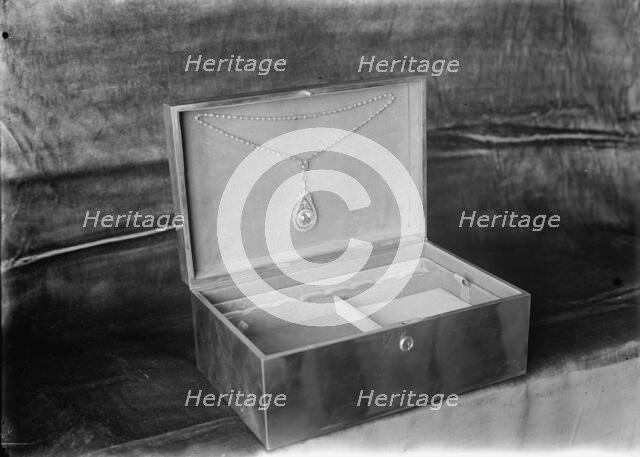 House of Representatives - Gifts To Jessie Wilson, 1914. Creator: Harris & Ewing.