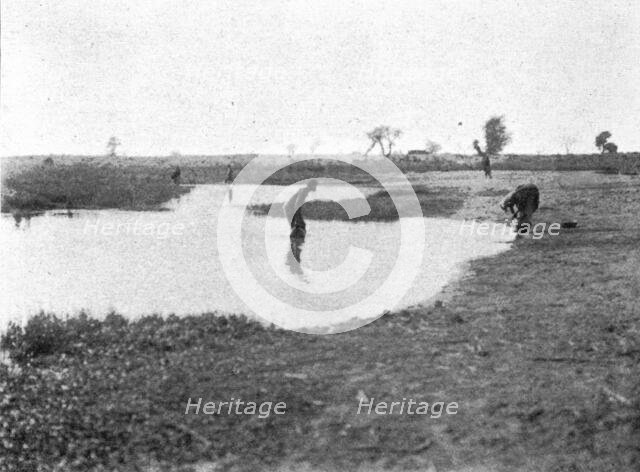 ''Sur les bords du Mayo-Kabi; L'Ouest Africain', 1914. Creator: Unknown.