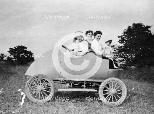 Robert Wil-de-Gose, his mother and nanny in 'The Bug', 1912. Artist: Unknown