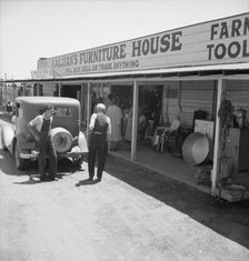 Outskirts of Fresno, on U.S. 99, 1939. Creator: Dorothea Lange.
