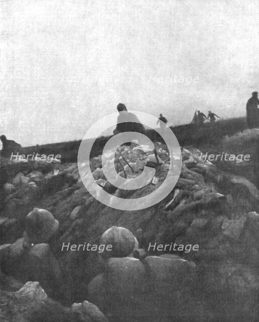 "Pour illustrer le Communique due 2 mai; un tranchee allemande ayant ete conquise..., 1916. Creator: Unknown.