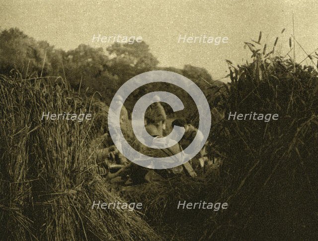 ''La Replique de Foch; A l'est de Montdidier; au cours de la progression; dejeuner..., 1918. Creator: Unknown.