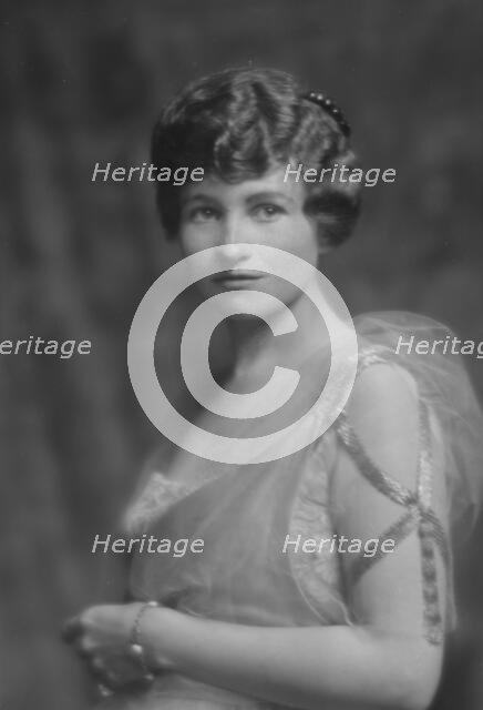 Morgan, Constance, Miss, portrait photograph, 1915 Sept. 27. Creator: Arnold Genthe.