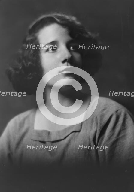 Miss Glenda Mordhurst, portrait photograph, 1919 Oct. 31. Creator: Arnold Genthe.