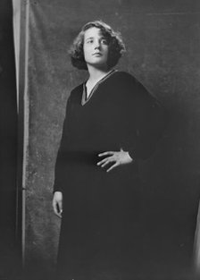 Miss Glenda Mordhurst, portrait photograph, 1919 Oct. 31. Creator: Arnold Genthe.