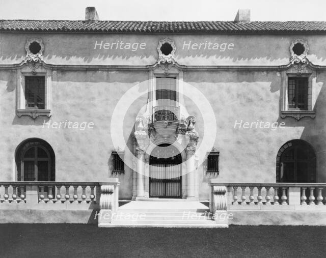 Pasadena, California, Mrs. Herbert Coppell home - view of doorway and entrance, 1917. Creator: Frances Benjamin Johnston.