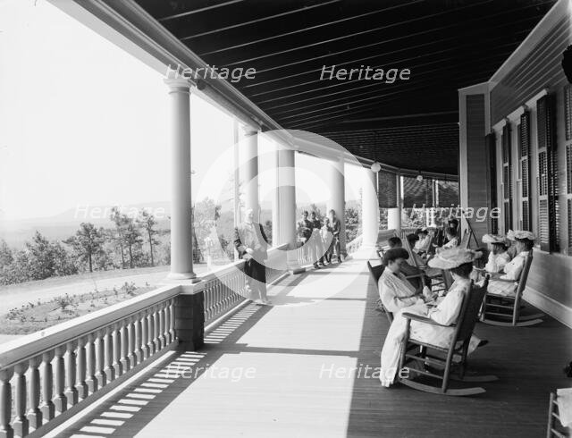 Piazza of the Wontanesca [i.e. Montanesca Hotel], Mt. Pocona [sic], Pa., ca 1905. Creator: Unknown.