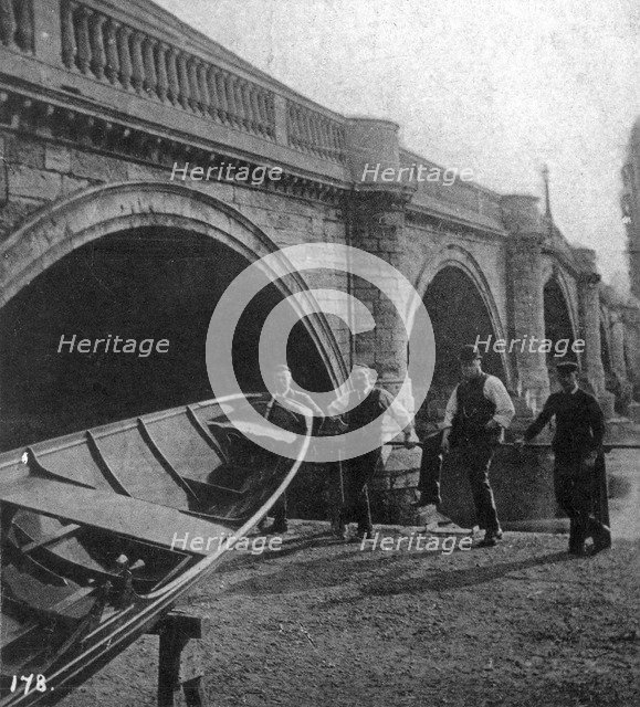 Richmond Bridge, London, early 20th century. Artist: Unknown