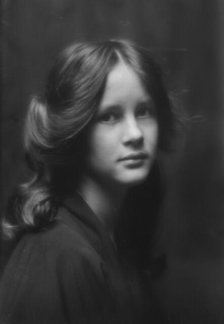 Stebbins, Jocelyn, Miss (Mrs. Fletcher), portrait photograph, 1912 or 1913. Creator: Arnold Genthe.