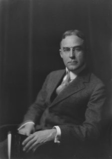 Saunders, Maurice, Mr., portrait photograph, 1917 Nov. 6. Creator: Arnold Genthe.