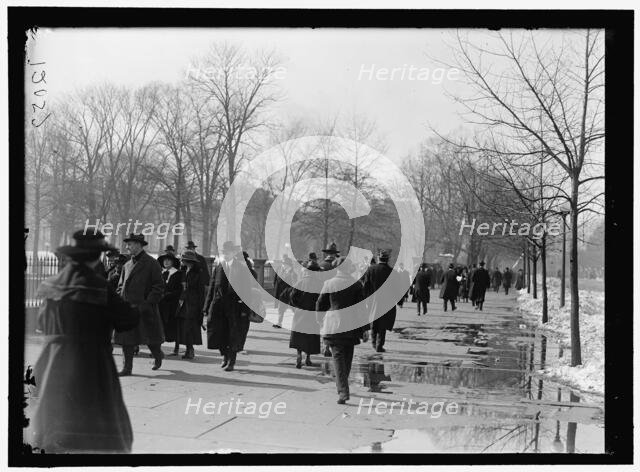 Street scene, Washington, D.C., between 1913 and 1918. Creator: Harris & Ewing.