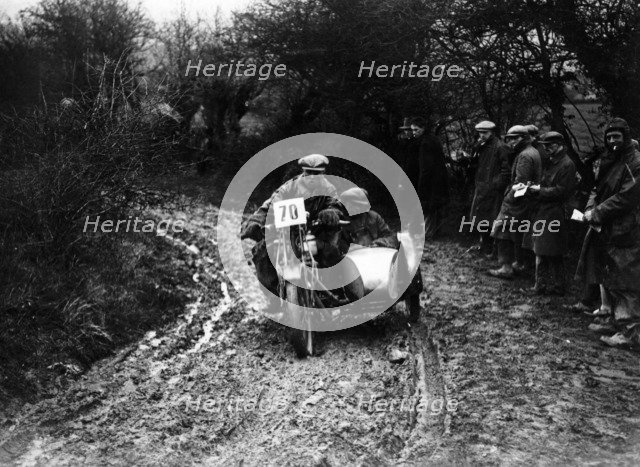 Dennis Mansell competing in the Victory Cup Trial, 1927. Artist: Unknown
