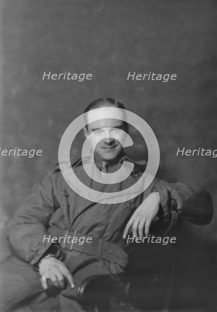 Captain Bruce Bainsfather [sic], portrait photograph, 1918 Oct. 8. Creator: Arnold Genthe.