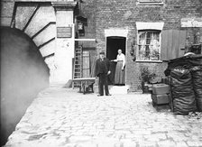 Eastern entrance to Pentonville Tunnel and tunnel keeper's cottage, Regent's Canal, London, c1905. Artist: Unknown