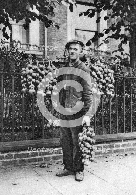 Breton onion seller, London, 1926-1927. Artist: McLeish