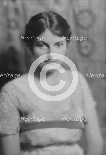 Young, Major M., Mrs., portrait photograph, 1915 Nov. 4. Creator: Arnold Genthe.