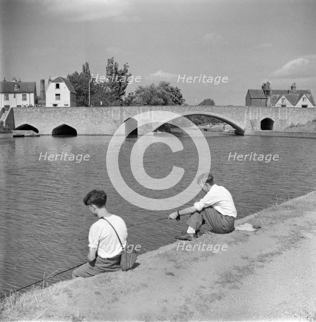 Abingdon Bridge, Oxfordshire. 1945-1980. Artist: Eric de Maré