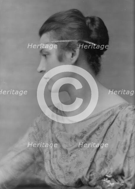 Holch, Anna, Miss, portrait photograph, ca. 1913. Creator: Arnold Genthe.