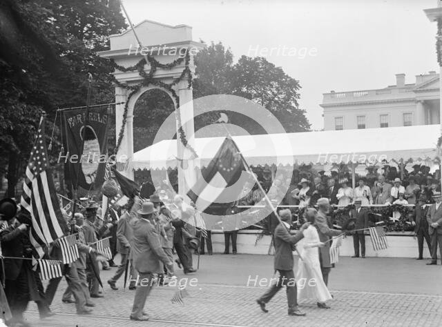 Confederate Reunion - W.E. Payne, with Battle Flag, 1917. Creator: Harris & Ewing.