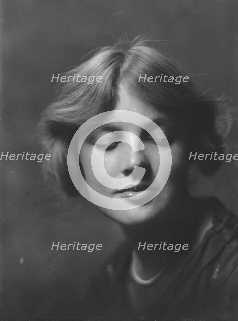 Johnston, Justine, Miss, portrait photograph, 1917. Creator: Arnold Genthe.