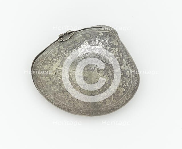 Hinged cosmetic box in the form of a clam’s..., Early or mid-Tang dynasty, late 7th-early 8th cent. Creator: Unknown.