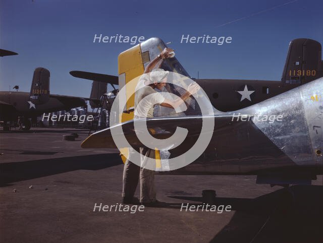 On North American's outdoor assembly line..., North American Aviation, Inc., Inglewood, Calif., 1942 Creator: Alfred T Palmer.