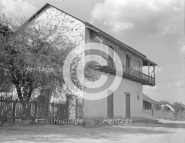 Type of house on the American-Mexican border, Rio Grande Valley, Texas, 1936. Creator: Dorothea Lange.