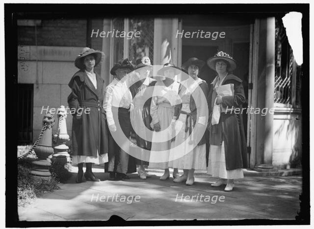 Mrs. W. Watson, Miss Lavena? Dock, Miss Catherine Flanagan..., between 1916 and 1918. Creator: Harris & Ewing.