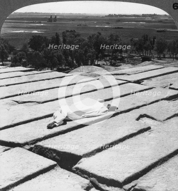 'View of Thebes and the colossi of Memnon, as seen from the Ramesseum, Egypt', 1905.Artist: Underwood & Underwood