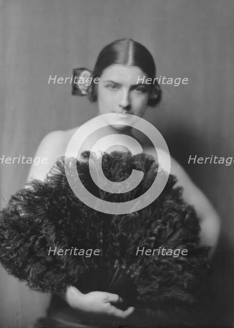 Cavaugh, Lucile, Miss, portrait photograph, 1917 May 10. Creator: Arnold Genthe.