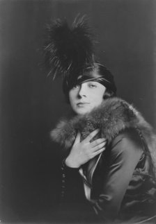 Gilbert, J., Miss, portrait photograph, 1917 Sept. 29. Creator: Arnold Genthe.