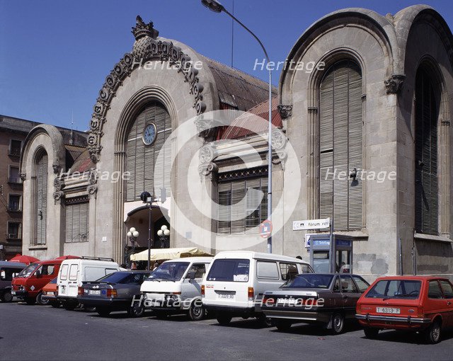 Exterior view of the central market of Tarragona, 1915 by J.M. Jujol i Barbera.