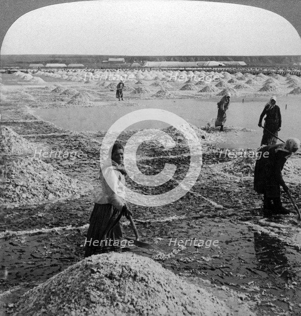 Reservoir after evaporation, turning up the salt fields, Solinen, Russia.Artist: Underwood & Underwood