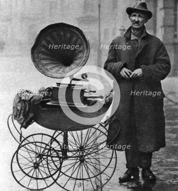 Kerb-side gramophone-player, Holborn, London, 1926-1927. Artist: Unknown