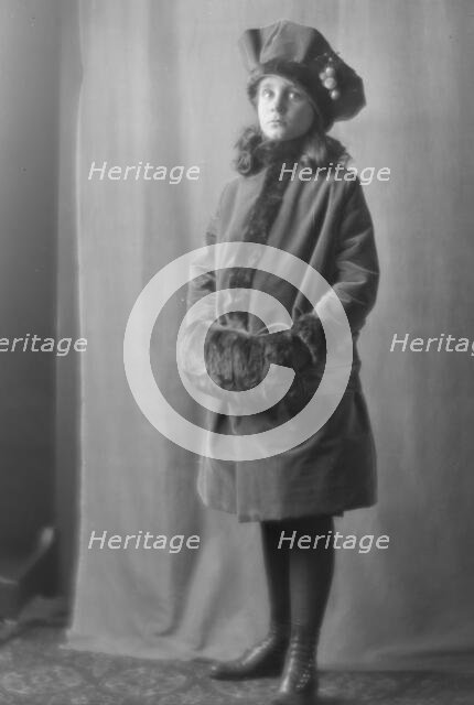 Stillman, C.C., Mrs., child of, portrait photograph, 1913. Creator: Arnold Genthe.