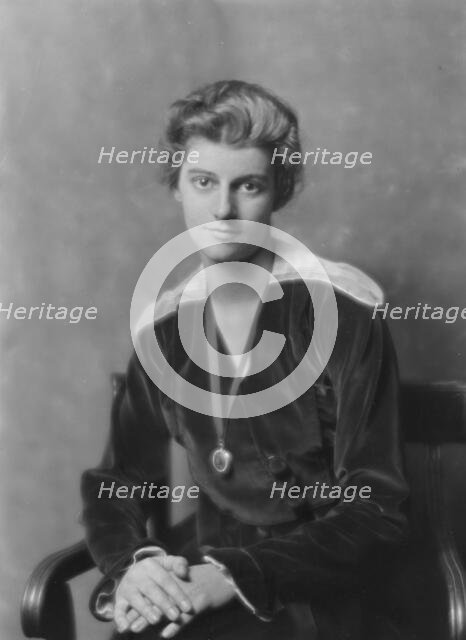 Meyer, Louise, Miss, portrait photograph, 1916. Creator: Arnold Genthe.