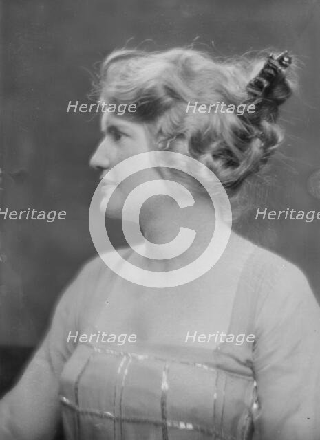 Miss Sally Prescott, portrait photograph, 1919 June 2. Creator: Arnold Genthe.