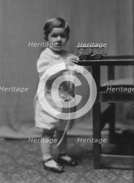 Dodd, E.A., Mrs., child of, portrait photograph, ca. 1913. Creator: Arnold Genthe.