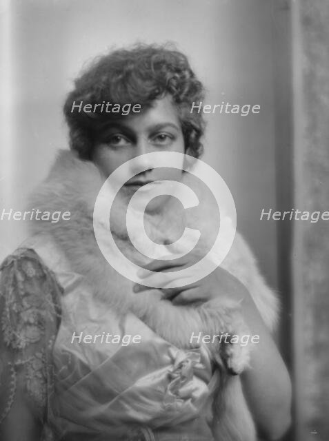 Fisher, Dorothy, Miss, portrait photograph, 1915. Creator: Arnold Genthe.