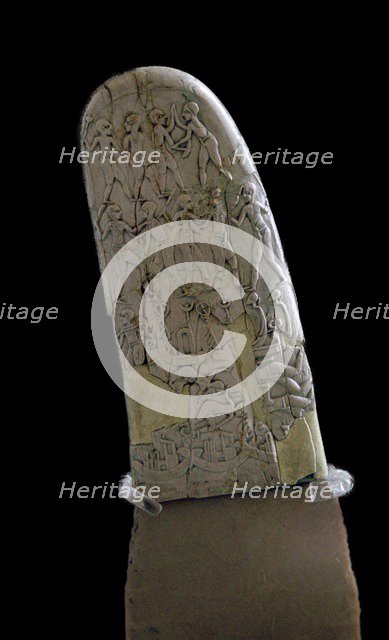 Egyptian ivory handle of a dagger. Artist: Unknown