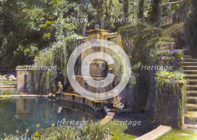 "Il Paradiso," Mrs. Dudley Peter Allen house, 1188 Hillcrest Avenue, Oak Knoll, Pasadena, CA, 1917. Creator: Frances Benjamin Johnston.