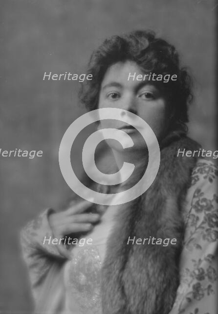 Endicott, George, Mrs., portrait photograph, 1916 Jan. 24. Creator: Arnold Genthe.