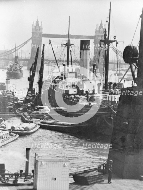 Pool of London, Stepney, Tower Hamlets, London. Artist: John H Stone