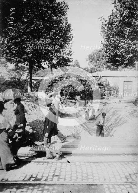 Port Maillot, Paris, between c1915 and c1920. Creator: Bain News Service.