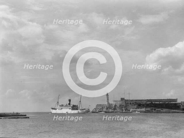 Travel views of Cuba and Guatemala, between 1899 and 1926. Creator: Arnold Genthe.