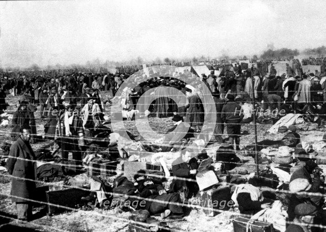 Spanish Civil War (1936 - 1939), refugee camp at Argelers (France), with Republican exiled, 1939.